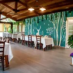 Agriturismo Parco Campofelice Bed & Breakfast 3*