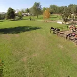 Agriturismo Parco Campofelice Bed & Breakfast 3*