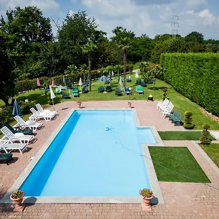 Agriturismo Parco Campofelice Bed and Breakfast *